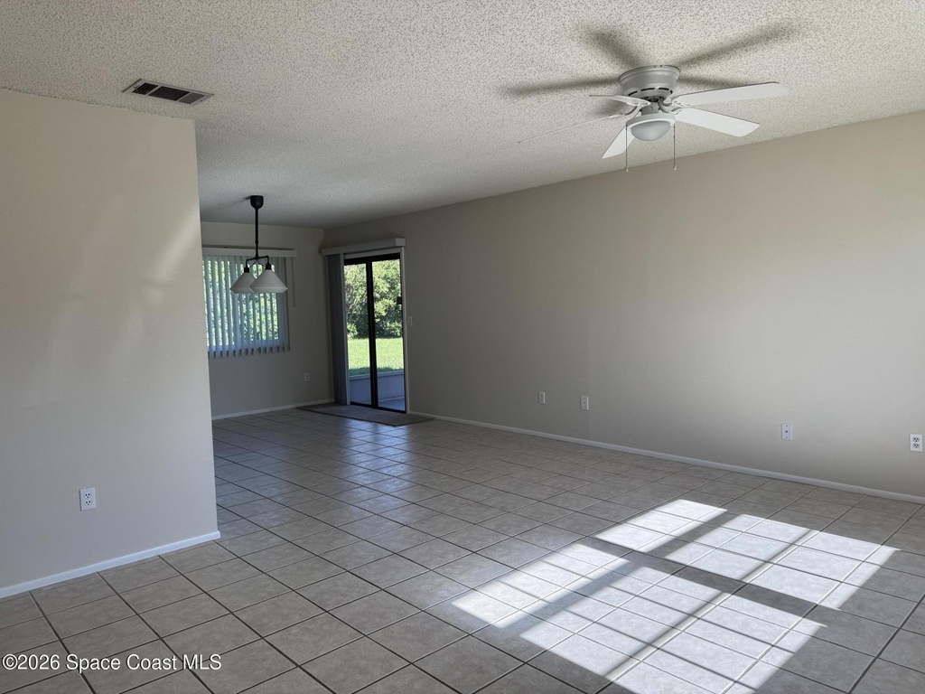 865 Ne Nevada Drive Ne - Photo 2