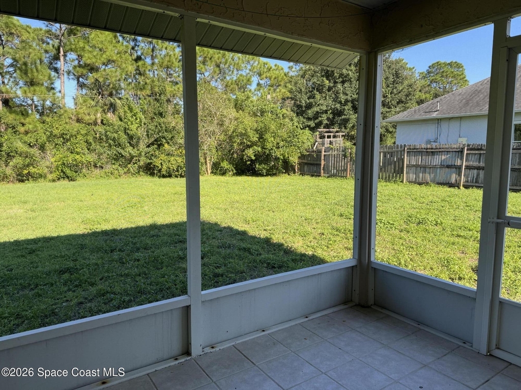 865 Ne Nevada Drive Ne - Photo 16
