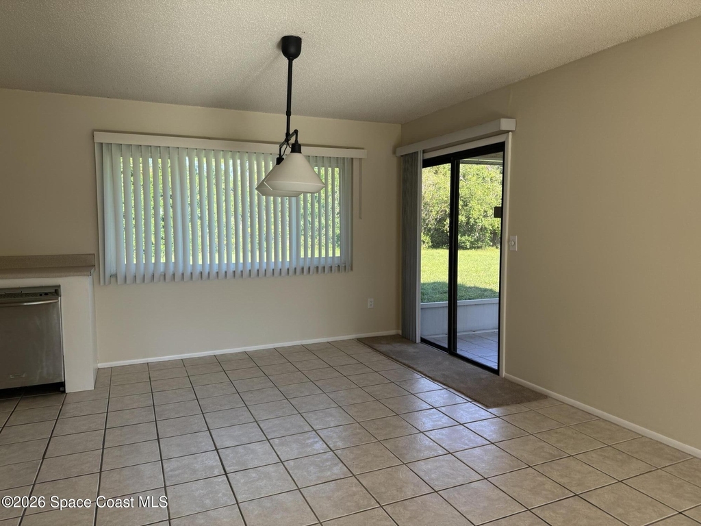 865 Ne Nevada Drive Ne - Photo 3