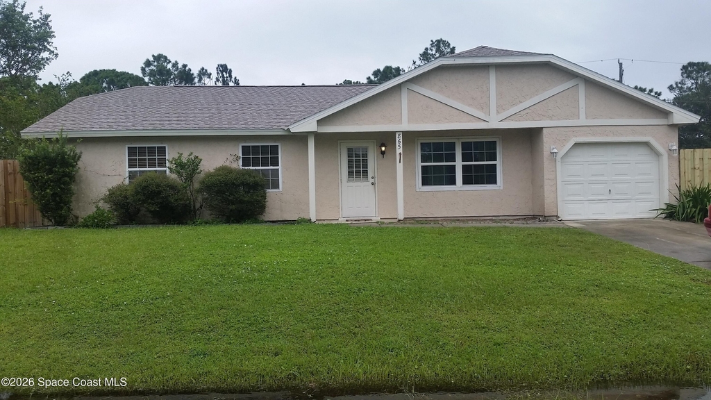865 Ne Nevada Drive Ne - Photo 0