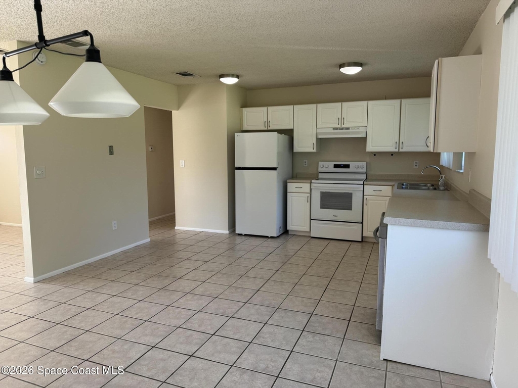 865 Ne Nevada Drive Ne - Photo 7