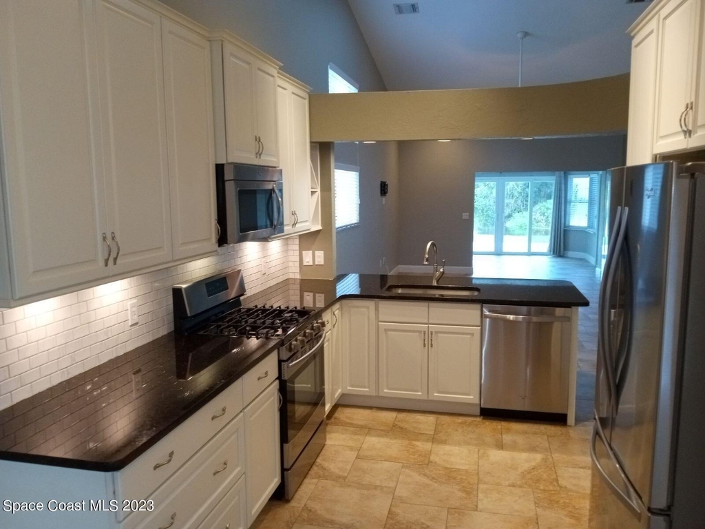 3679 Oakhill Drive - Photo 6