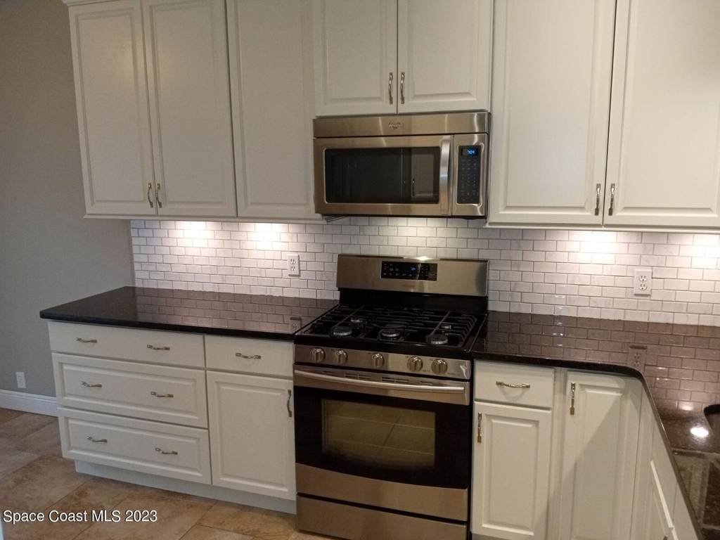 3679 Oakhill Drive - Photo 3