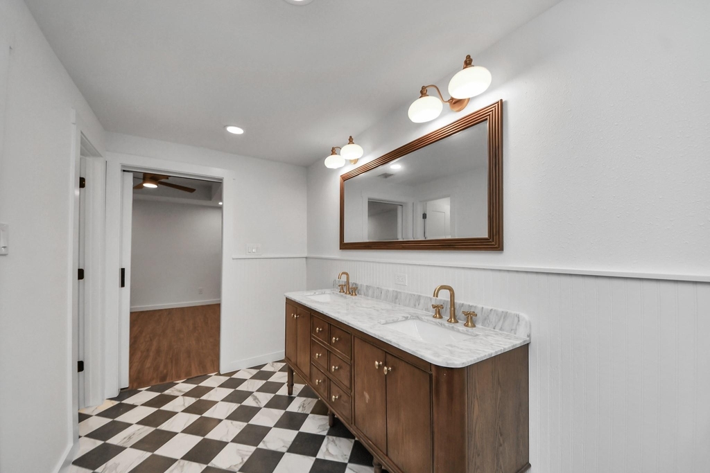 1015 E 32nd Street - Photo 17