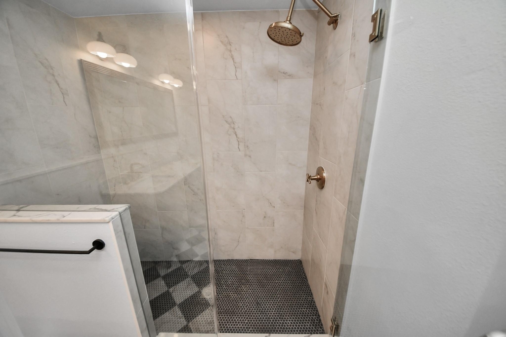 1015 E 32nd Street - Photo 20
