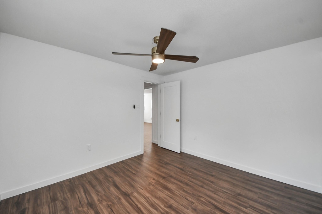 1015 E 32nd Street - Photo 24