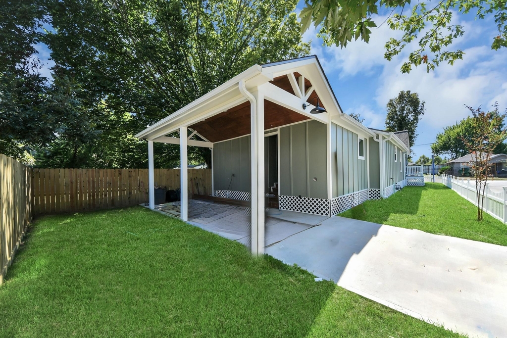 1015 E 32nd Street - Photo 36