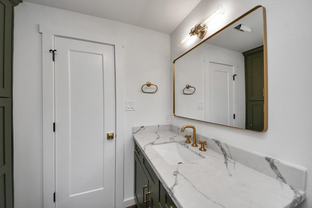 1015 E 32nd Street - Photo 28