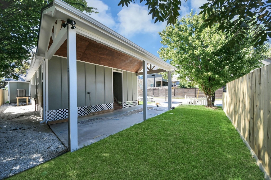1015 E 32nd Street - Photo 37