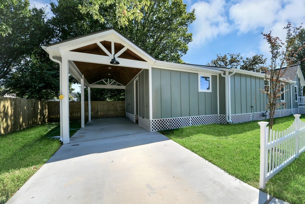 1015 E 32nd Street - Photo 35