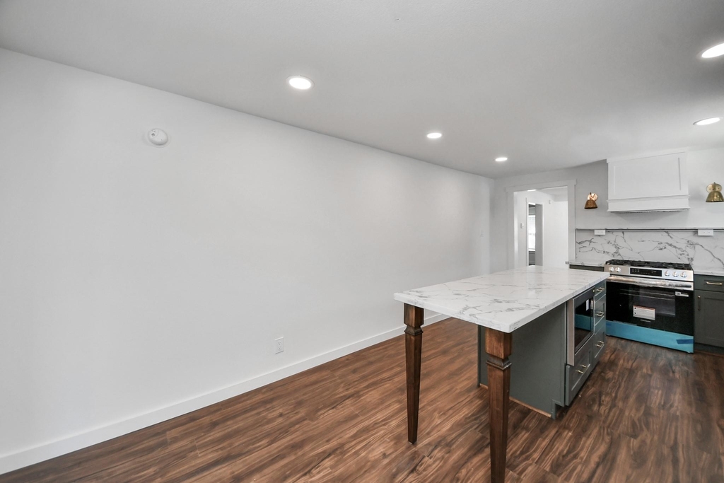 1015 E 32nd Street - Photo 11