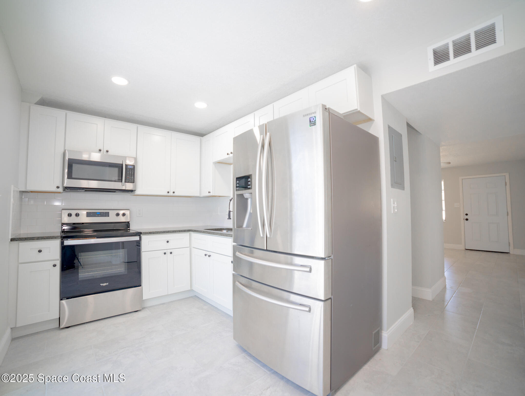 230 W Towne Place E - Photo 2