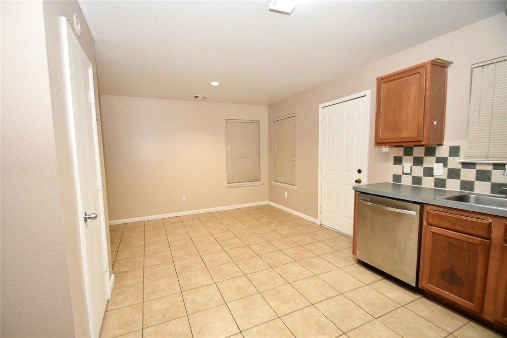 6618 Hawthorne Falls Lane - Photo 4
