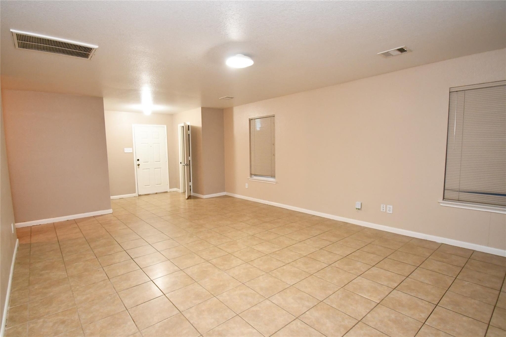 6618 Hawthorne Falls Lane - Photo 8