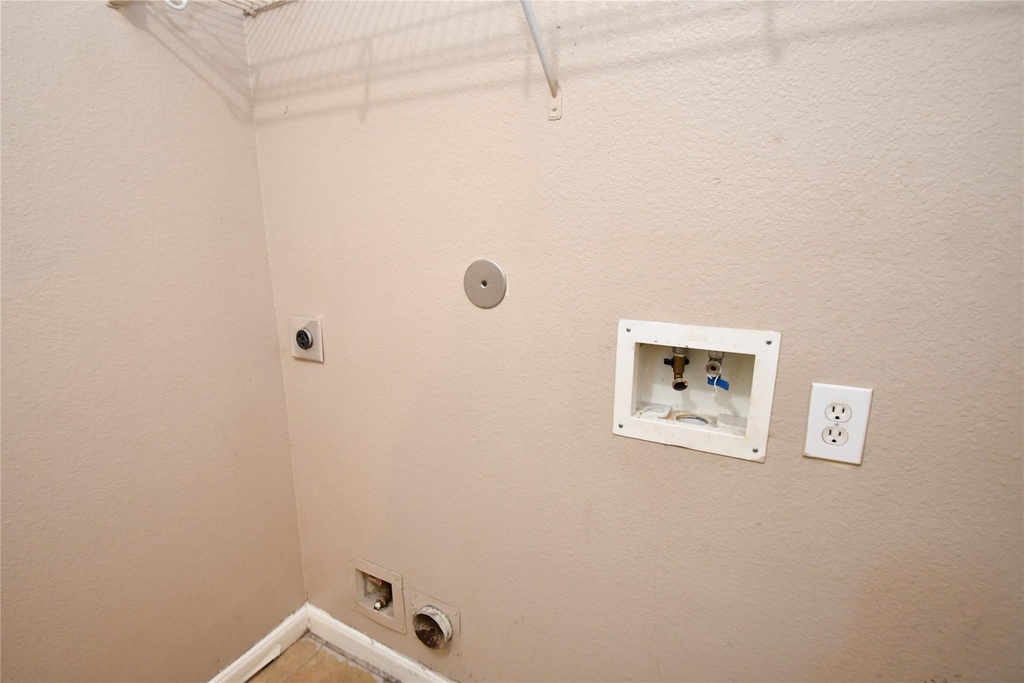 6618 Hawthorne Falls Lane - Photo 18