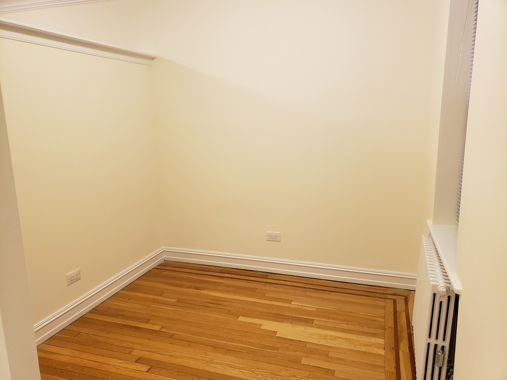 East 51 Street - Photo 3