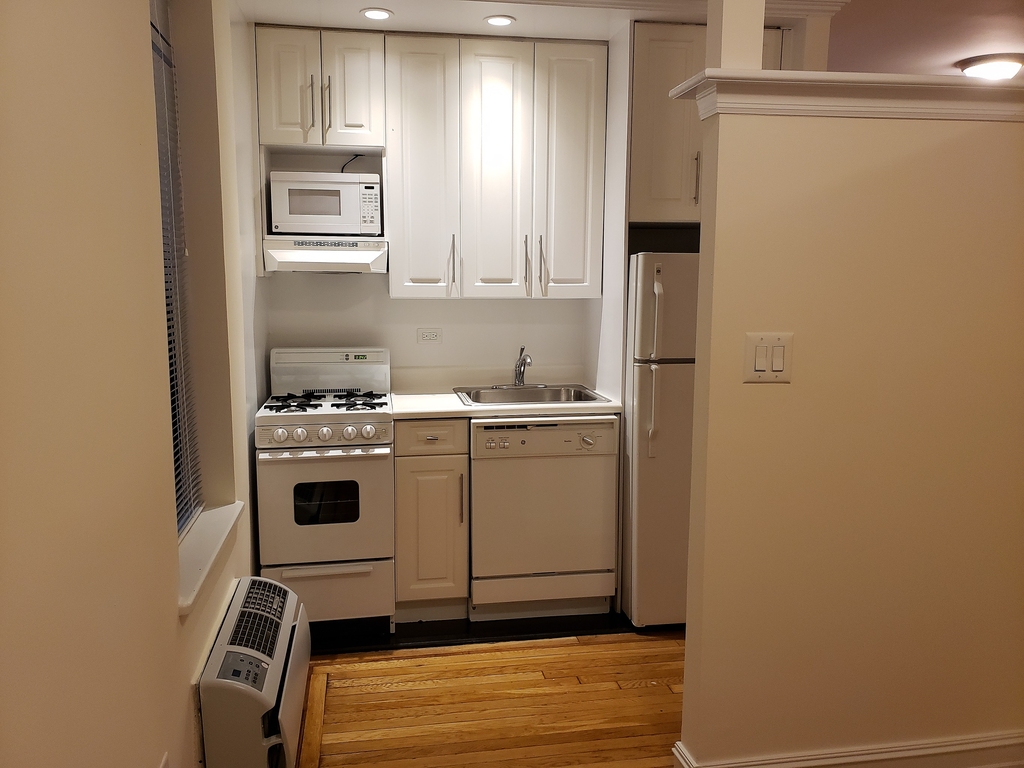 East 51 Street - Photo 2