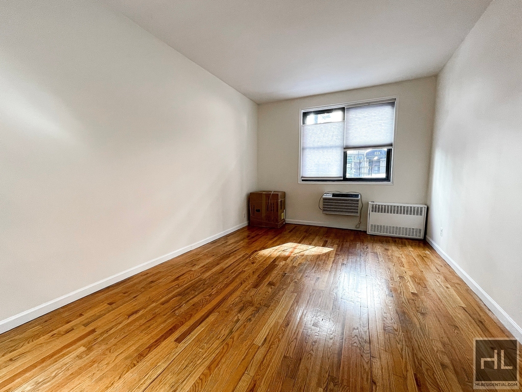 East 74 Street - Photo 0