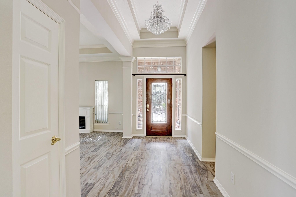 1515 Orchard Park Drive - Photo 2