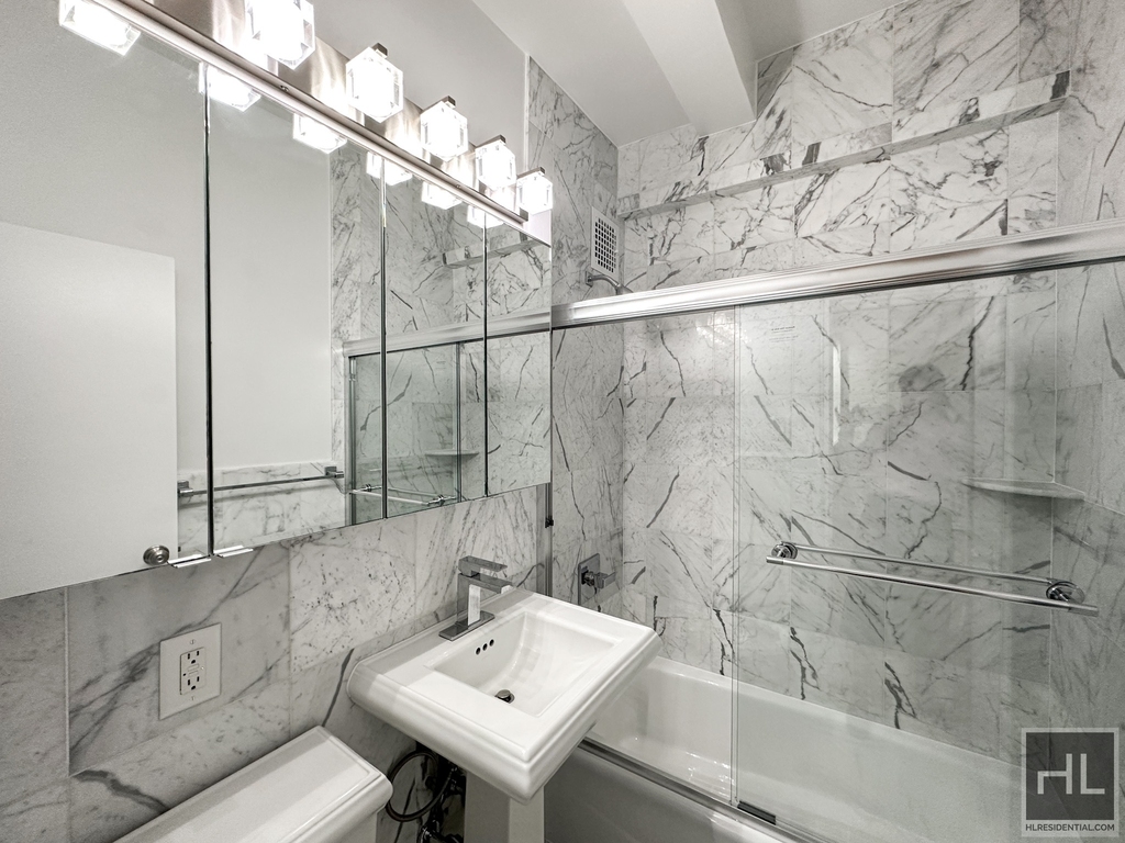 West 16 Street - Photo 4