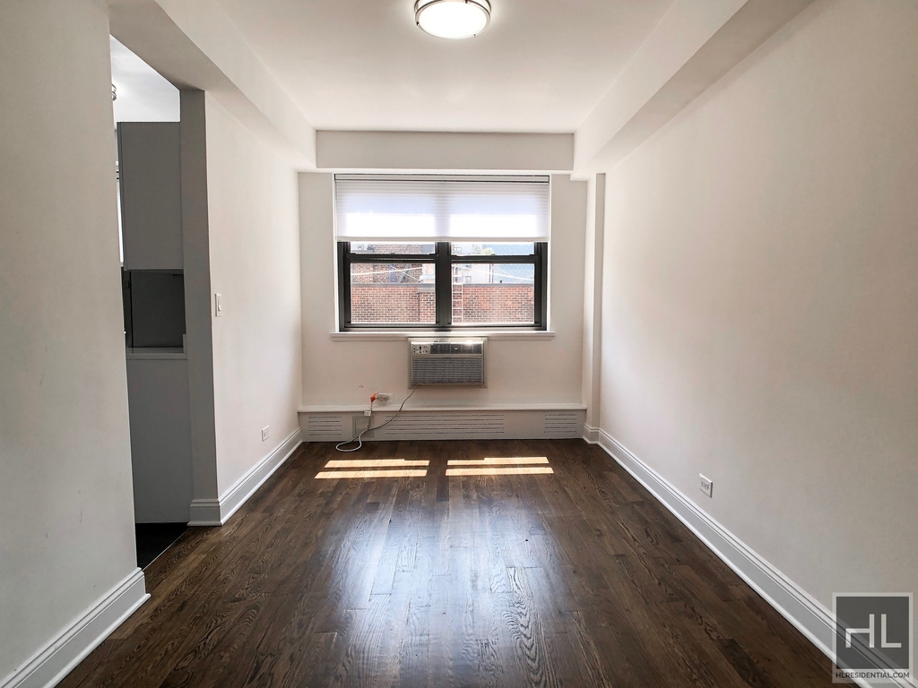 East 69 Street - Photo 1