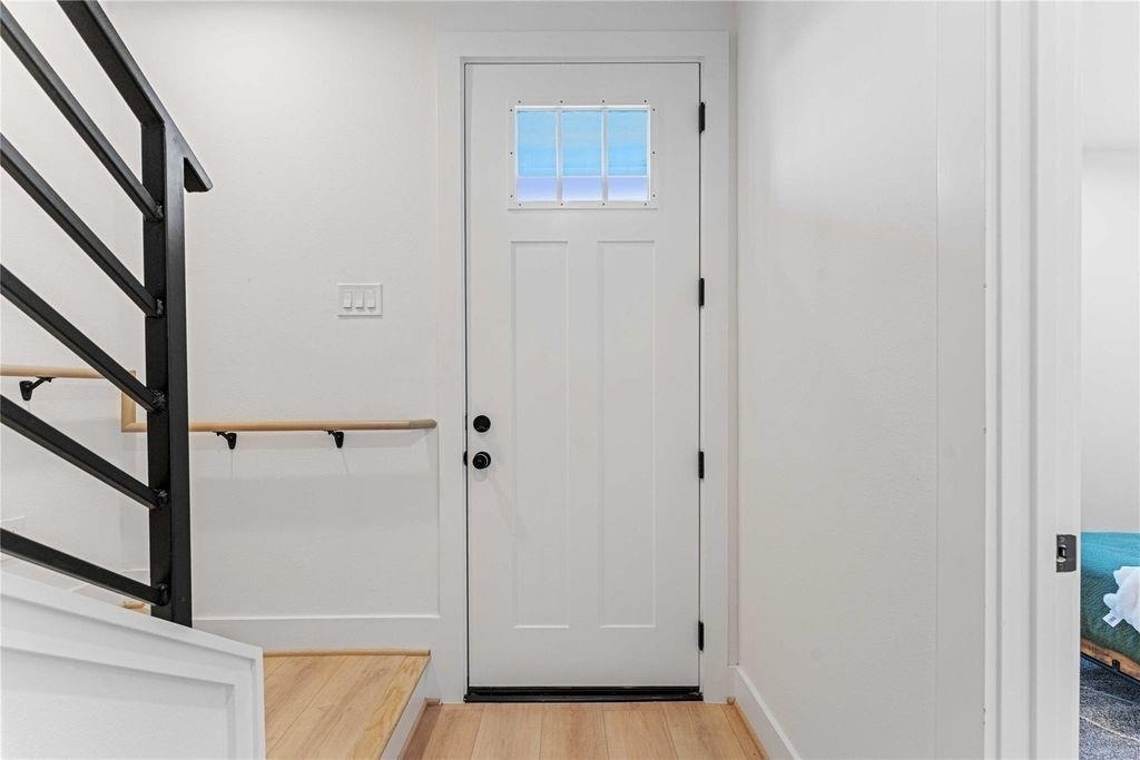 2524 Live Oak Street - Photo 2