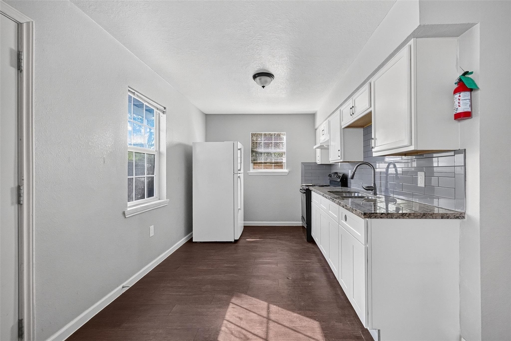 3501 Brewster - Photo 8