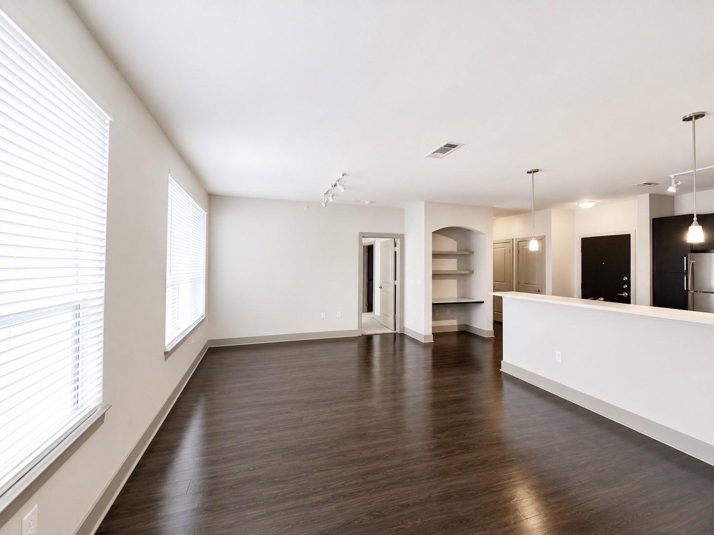 1340 W Gray Street - Photo 2