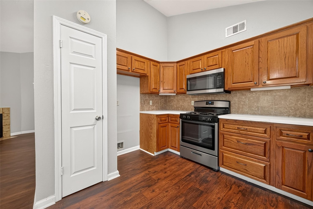 10038 Green Valley Lane - Photo 12
