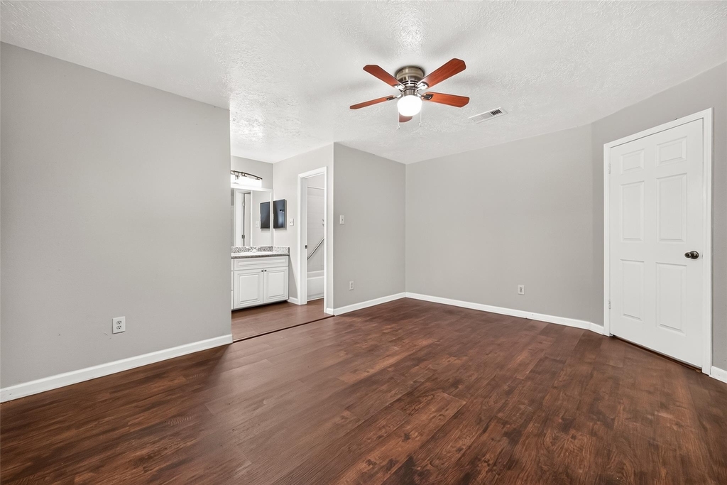 10038 Green Valley Lane - Photo 20