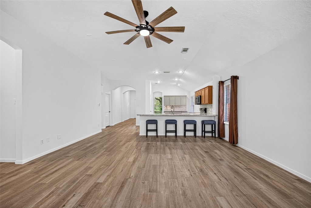 10627 Saratoga Square - Photo 21