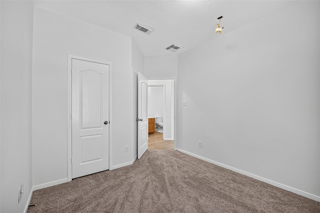 10627 Saratoga Square - Photo 27