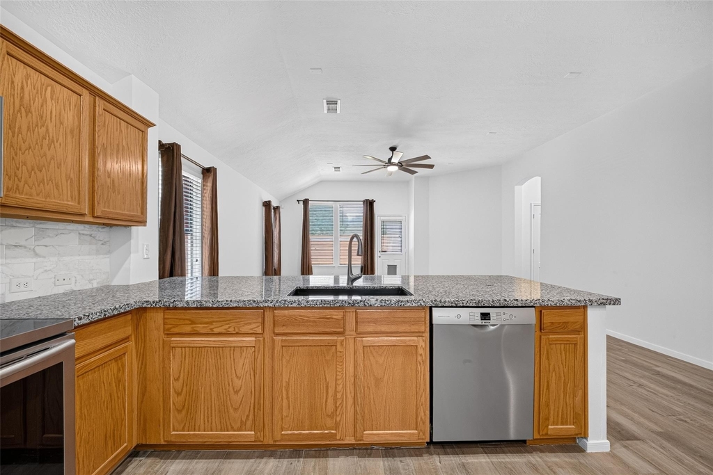 10627 Saratoga Square - Photo 13