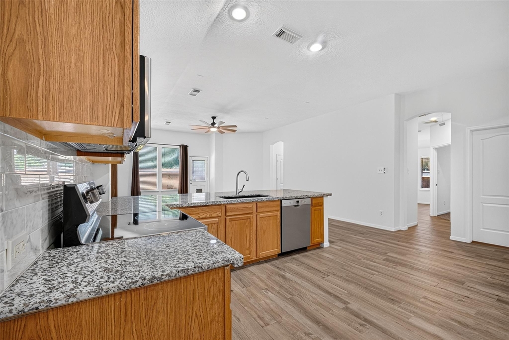 10627 Saratoga Square - Photo 9
