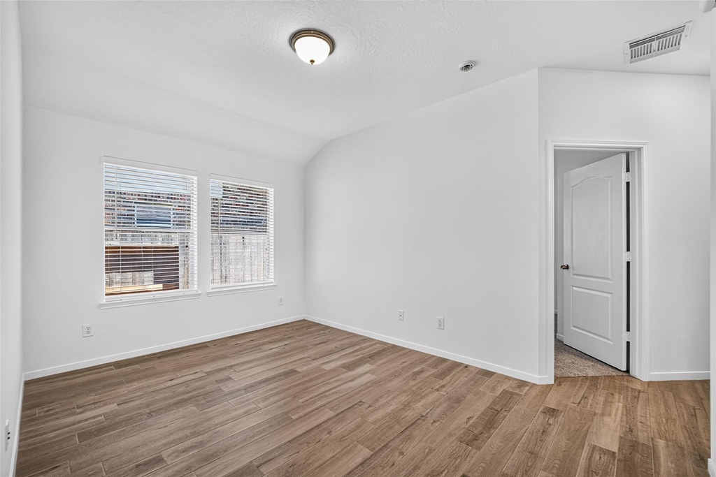 10627 Saratoga Square - Photo 22