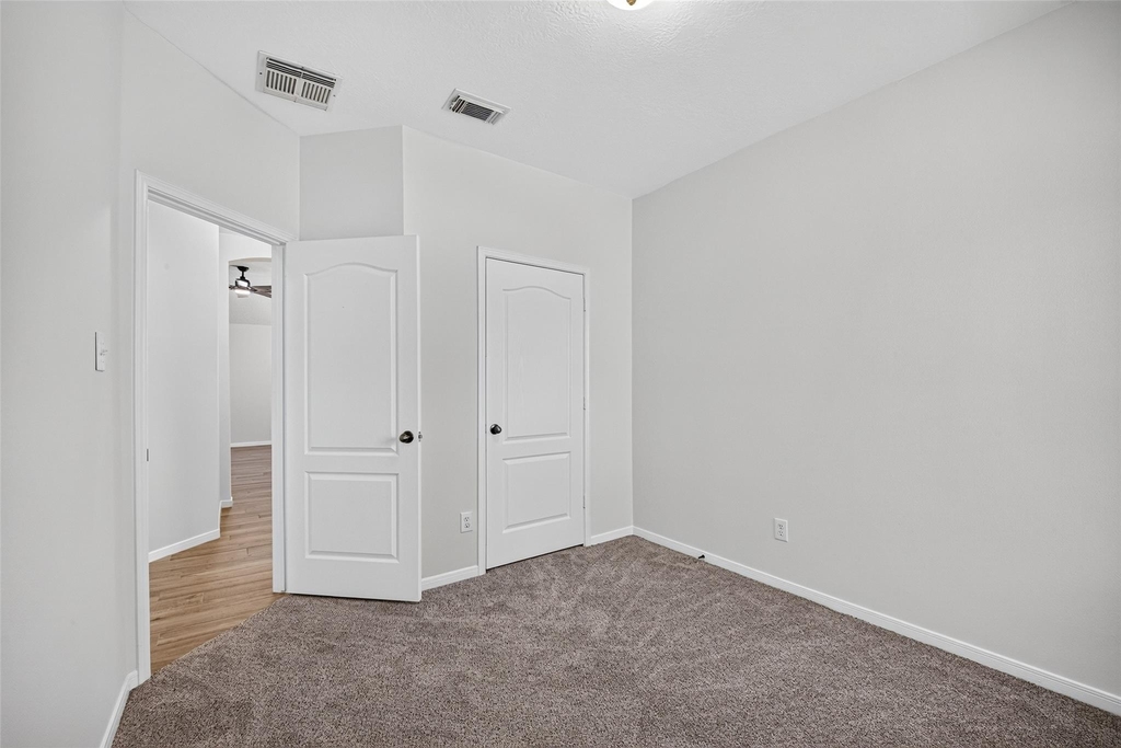 10627 Saratoga Square - Photo 28