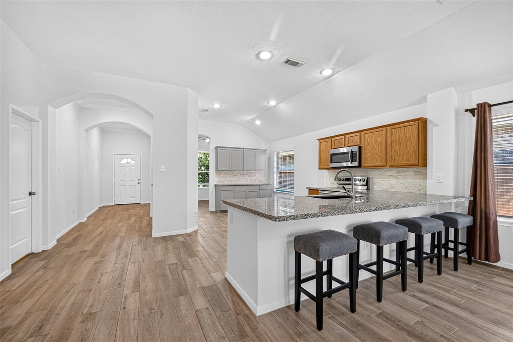 10627 Saratoga Square - Photo 15