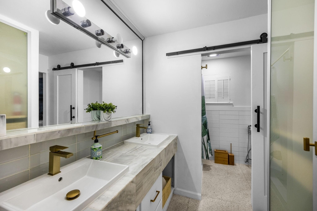 7902 Richmond Avenue - Photo 12