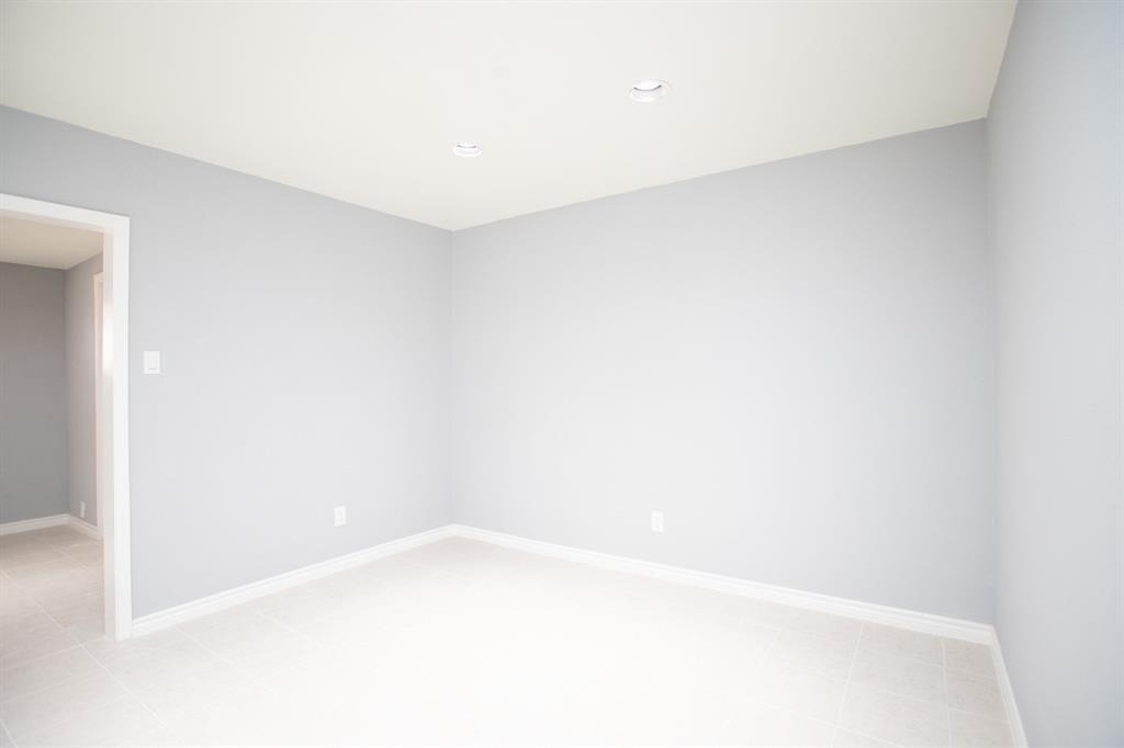 5821 Sunforest Dr - Photo 4
