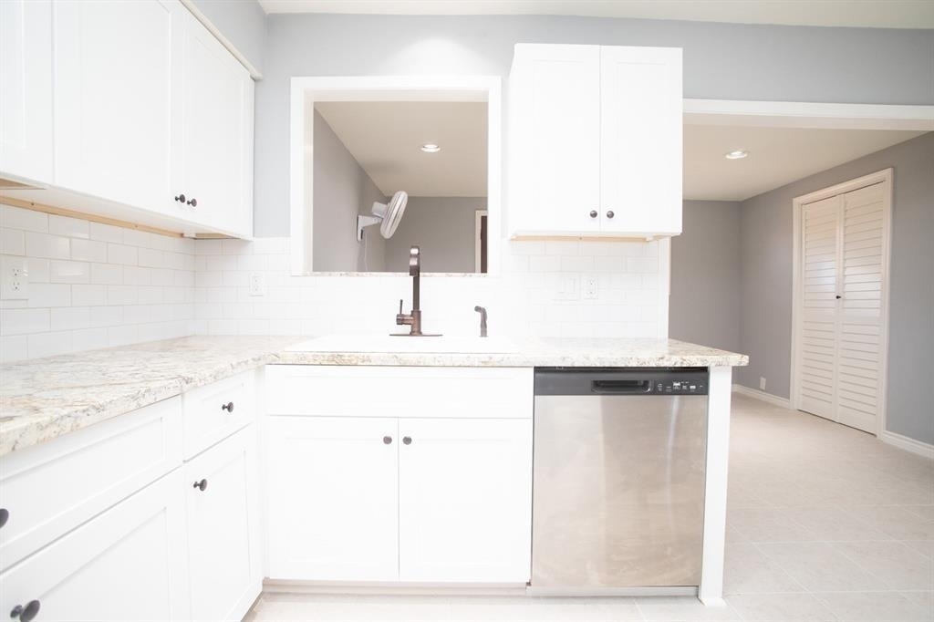 5821 Sunforest Dr - Photo 3