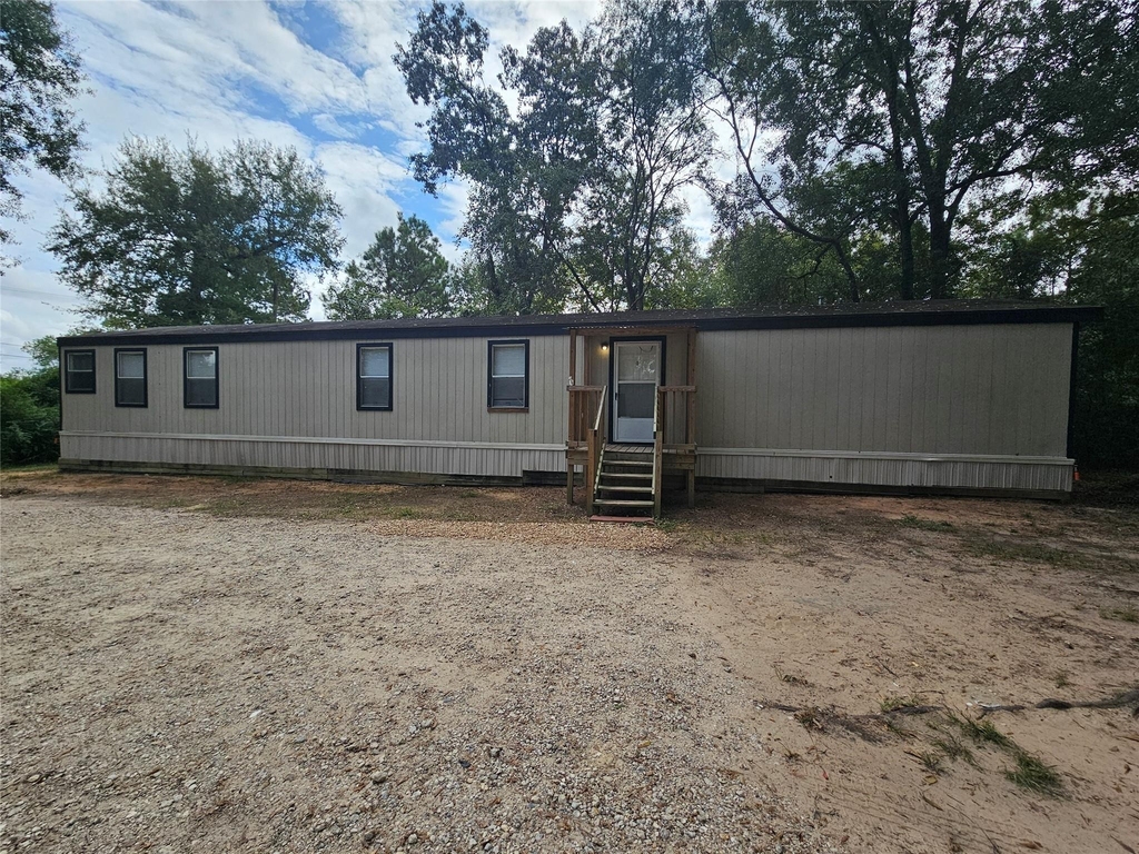180 Carrier Avenue - Photo 0