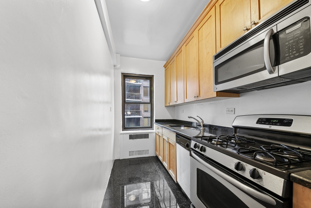 141 East 56th Street #10A - Photo 2