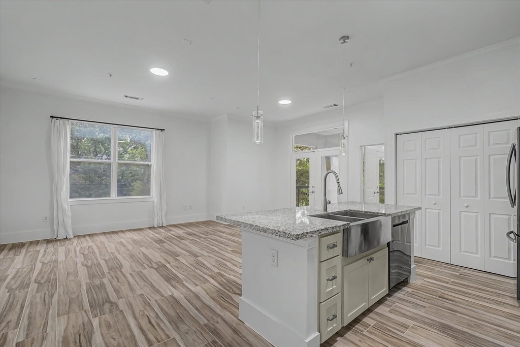 300 St Joseph Parkway - Photo 5