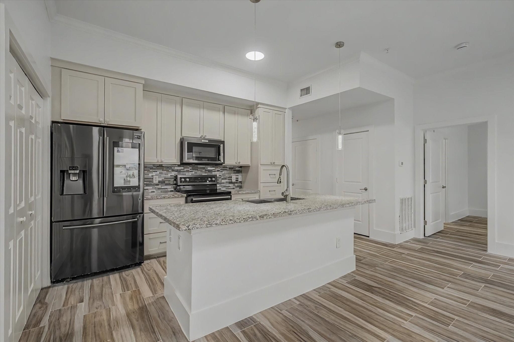 300 St Joseph Parkway - Photo 4