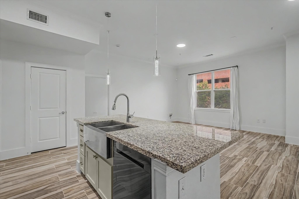 300 St Joseph Parkway - Photo 7