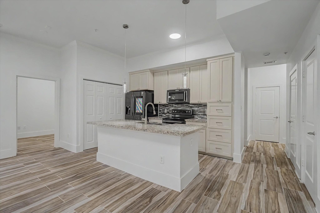 300 St Joseph Parkway - Photo 3