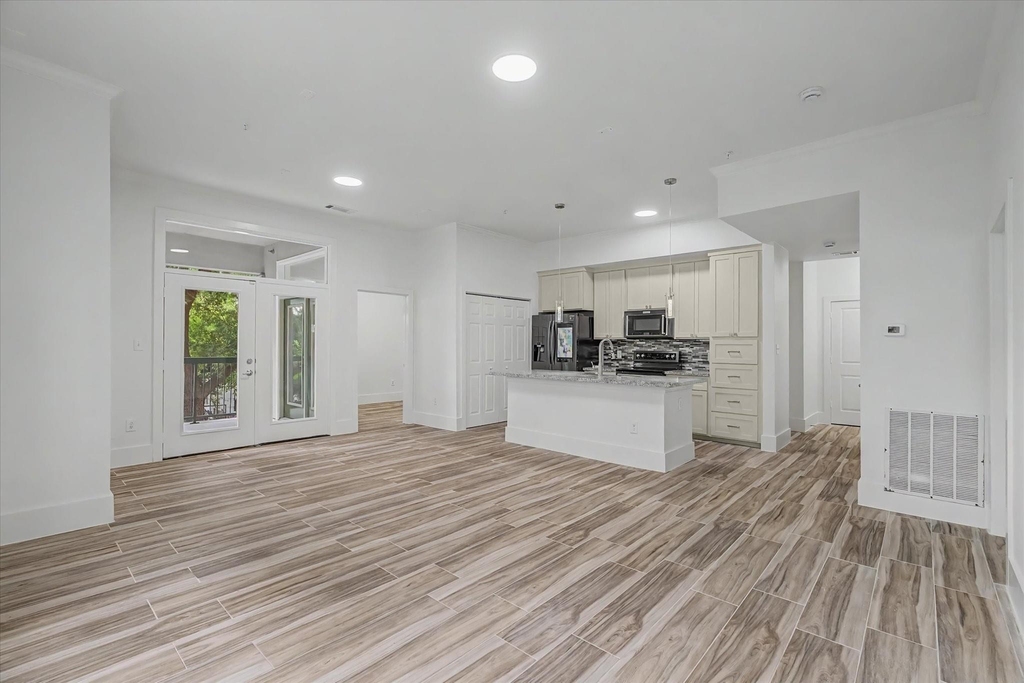 300 St Joseph Parkway - Photo 2