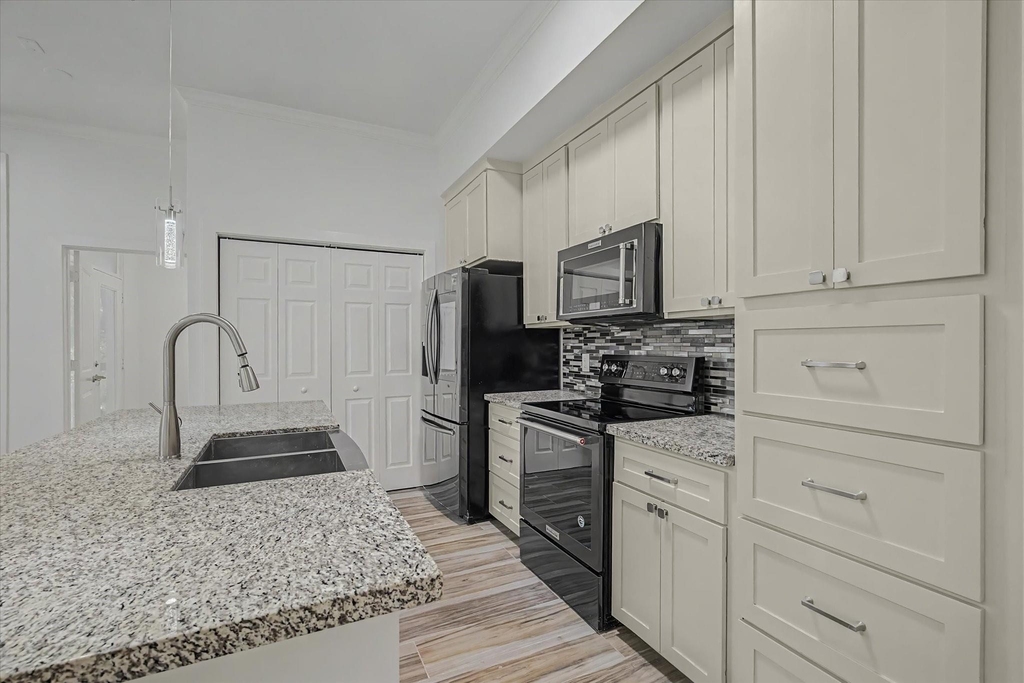 300 St Joseph Parkway - Photo 6