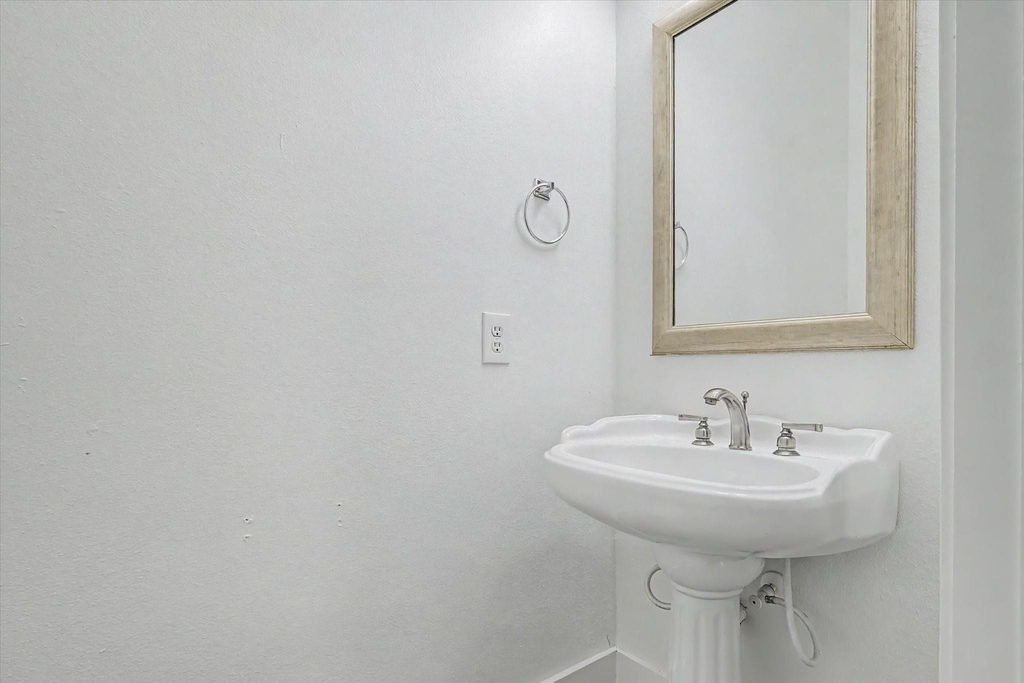 300 St Joseph Parkway - Photo 32