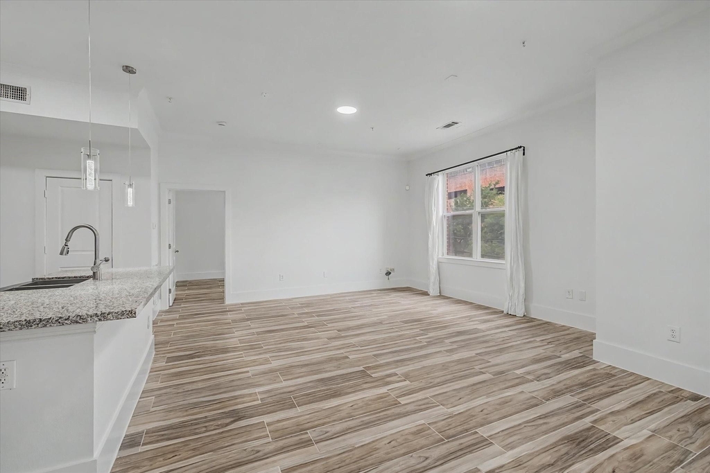 300 St Joseph Parkway - Photo 10